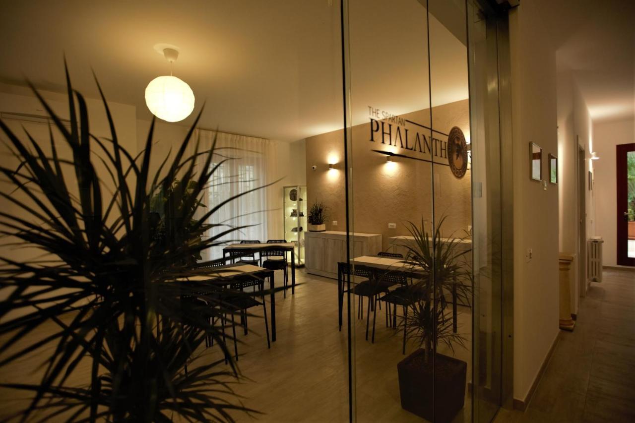 Phalanthos Taranto Bed & Breakfast ภายนอก รูปภาพ